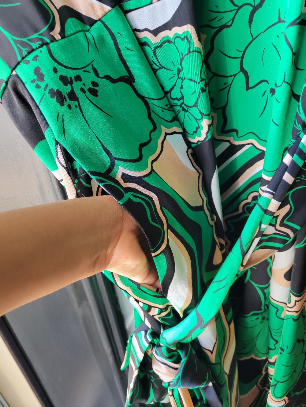 Anne Klein Vidya Bold Green Black Bloom Satin Midi Dress Size Medium Belted - Picture 6 of 8